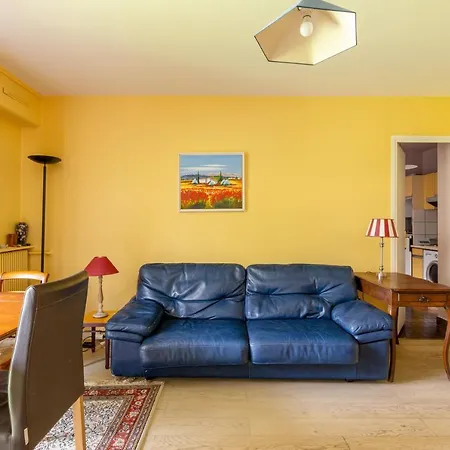 Veeve - Build Me Up, Buttercup Apartman Párizs